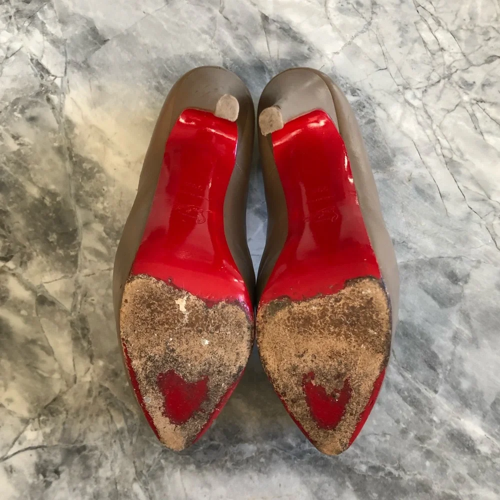 Christian Louboutin Mocha Leather Daffodile pumps! - Picture 5 of 8